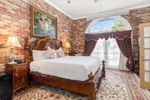 Deluxe King Room room in Old Brick Inn