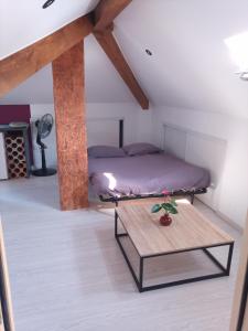 très grand appartement de 90 m2 chez lhabitant avec trois ventilateurs, jusquà 6 personnes