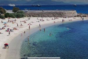 Beau studio avec mezzanine