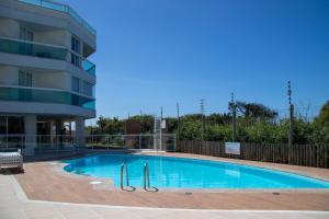 Apartamento com Vista Mar e Acesso a Praia YY4578