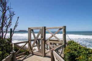 Apartamento com Vista Mar e Acesso a Praia YY4578