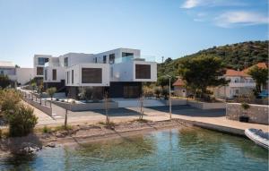 1 Bedroom Amazing Apartment In Betina