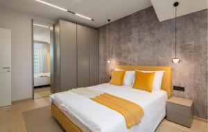 1 Bedroom Amazing Apartment In Betina