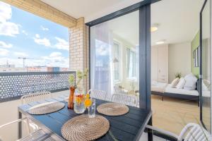 Bright 2BR - 8th floor, Balcony, Free Parking - by Gravity Prague