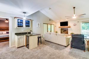 Marina Villa Condo at Lake Keowee with Fireplace