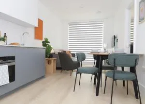 Luxury Apt w Wifi & Pvt parking - Addlestone