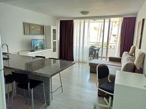 COMFORTABLE APARTMENT ON THE 1st SEA LINE IN THE SOUTH OF TENERIFE
