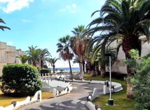 COMFORTABLE APARTMENT ON THE 1st SEA LINE IN THE SOUTH OF TENERIFE