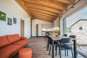 Podere Sabaina, Private Villa mit Pool, Seeblick und 3 Wohneinheiten zur Alleinnutzung