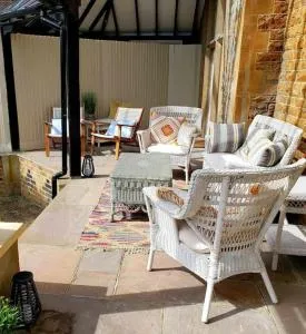 3 bedroom 3 bathroom ground floor condo with veranda - Chipstead