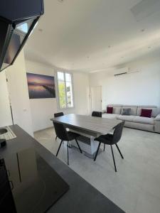 Cosy flat 250m from beach