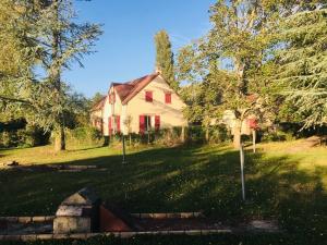 Maisons de vacances Nature et Bord d'Etang a Jars : photos des chambres
