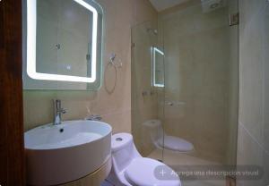 Gold 7 Cama Matrimonial y Baño Compartido