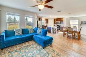 San Antonio Home with Pool Access 11 Mi to SeaWorld - Castroville