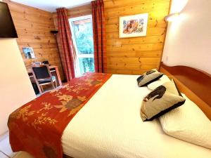 Hotels Logis Hotel & Restaurant des Lacs : Chambre Double Supérieure
