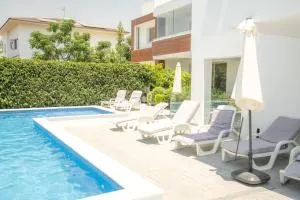 Hubstay - Tamara Gardens Suite with Swimming Pool - Aradhippou