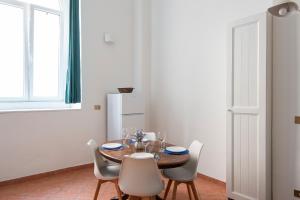 Vittorio Elegant Two Bedroom Apartment