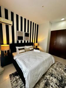 Oreo Home 75inch TV 5mints from Beach & City