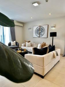 Oreo Home 75inch TV 5mints from Beach & City