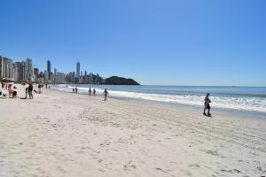 Ótima localização na Barra Sul, 250m do Mar XX1976