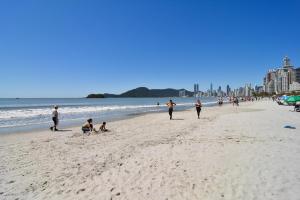 Ótima localização na Barra Sul, 250m do Mar XX1976