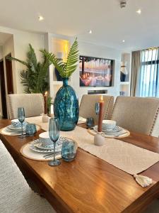 CoastalHome 75inch TV 5min drive to the City & Beach