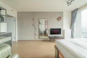 IndustriaLux Suite by Rentez