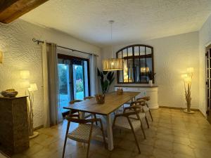 Villas L-Oliveda - completement climatisee, piscine, calme, proche commerce et lac, ski a 45min : photos des chambres