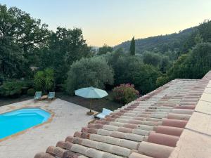 Villas L-Oliveda - completement climatisee, piscine, calme, proche commerce et lac, ski a 45min : Villa avec Piscine Privée