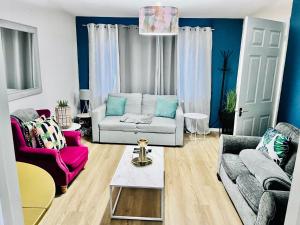 Canterbury 3BR close to shops with Free Parking