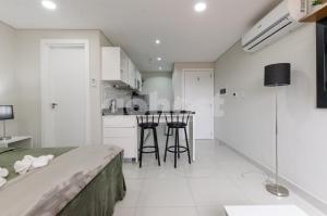 Modern studio apartment in Los Laureles