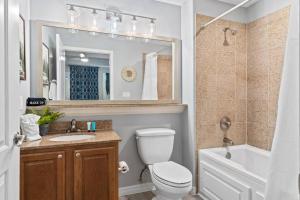 Cozy Lakeview Condo near Disney