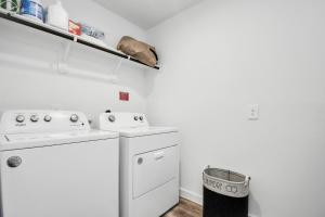 Lakeside 4 Bedroom With King Bed Near Downtown