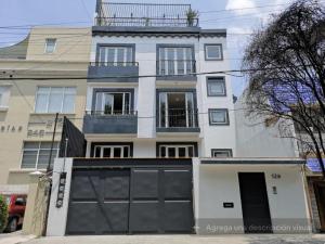 Gold 8 Cama Matrimonial y Baño Compartido