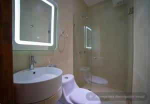 Gold 8 Cama Matrimonial y Baño Compartido