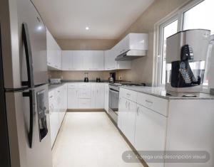 Gold 8 Cama Matrimonial y Baño Compartido