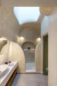 Crown Cactus Cave Suite