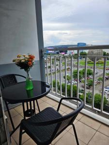 1 Bedroom Condo Unit Near MOA with Netflix and WIFI