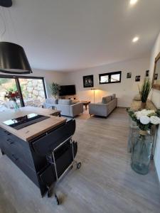 Villas Villa Les Roches du Montelit : photos des chambres