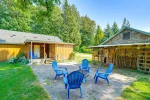 Near Mystery Falls Marblemount Cabin with Fireplace - Concrete