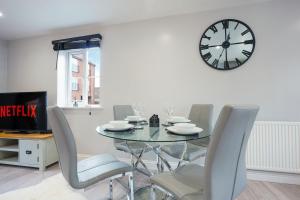 Stylish Apartment - Close to the City Centre - Free Parking, Fast Wi-Fi and Smart TV with Netflix by Yoko Property