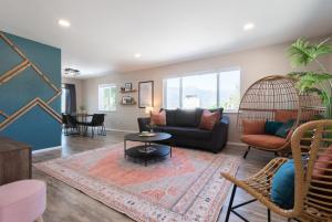 Kings Overlook Hot Tub w Pikes Peak Views