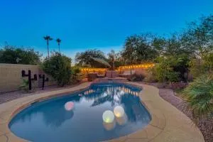Kiva Cove Pool & Sun Loungers on the Patio - 休闲世界
