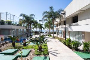 Apto Vista Mar Home Club Pé na Areia 3 Quartos Ares Condicionados Cozinha Completa Piscina Aquecida Jacuzzi Sauna Academia Quadra Playground Salão de Jogos 15min do Beto Carrero