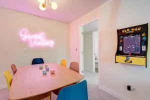 Rainbow Road Hot Tub Pikes Peak Views Pac Man - Papeton