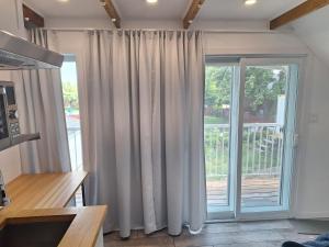 Well Equipped Studio FOR NON-SMOKING GUESTS ONLY CITQ ЗO9467