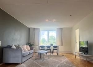 Trerumslägenhet centralt belägen med bubbelpool