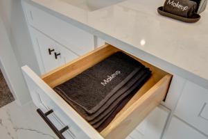 Urban luxe Getaway 4 mins to DT Newly Built Home