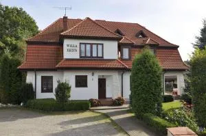 Willa Irys z basenem - Wilków