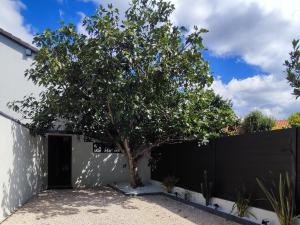 Maisons de vacances R luxury piscine et spa privatifs : Maison 1 Chambre